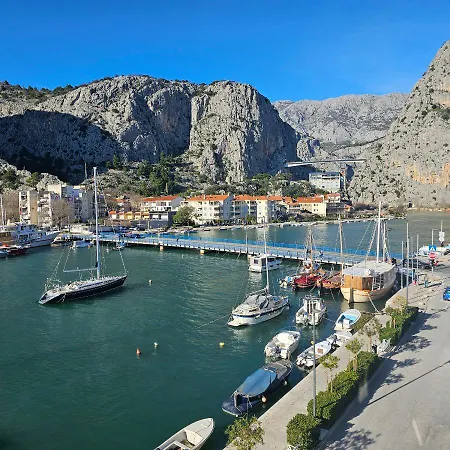 River Breeze * Omis